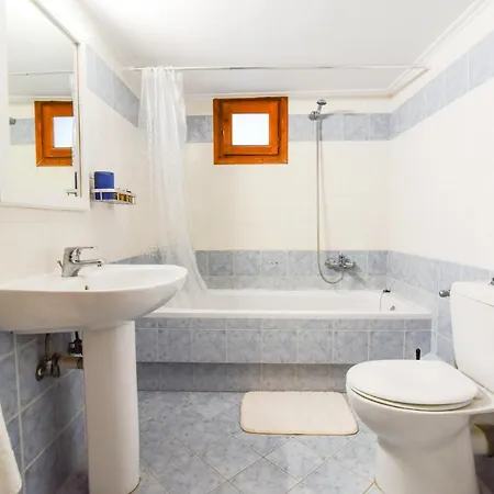 Apartament Drosia 150m From Saint George