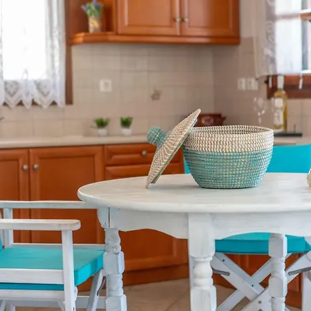 Apartament Drosia 150m From Saint George